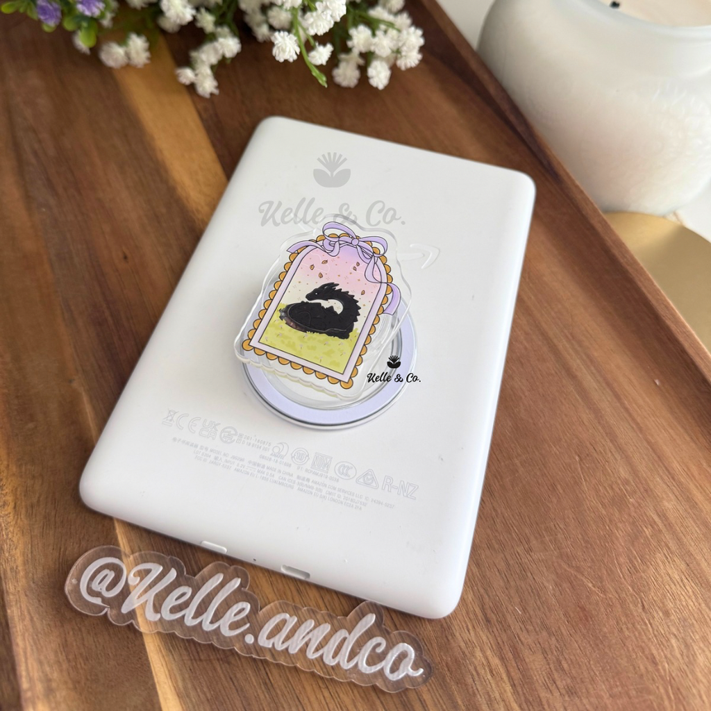 Fantasy Reader | Kindle Grip MagSafe | kindle case | Books