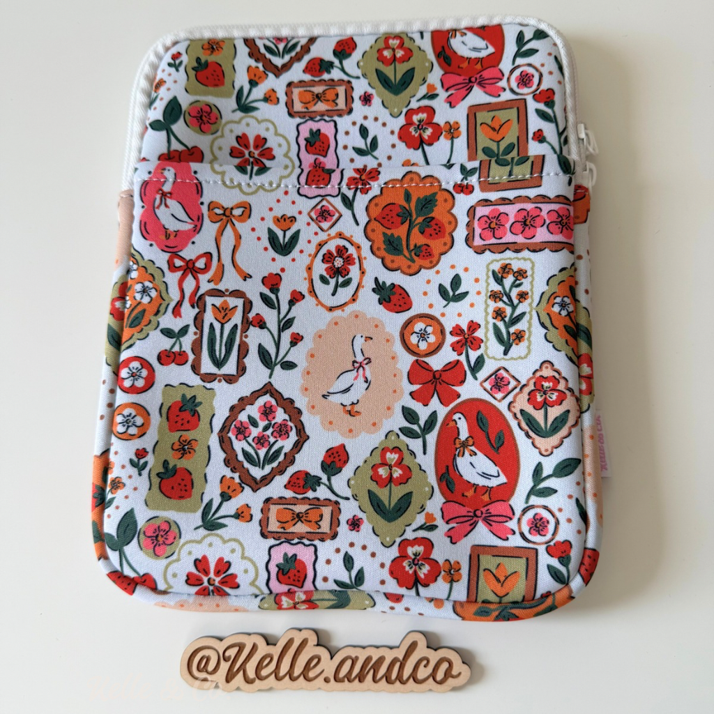 Coquette goose Kindle sleeve | Book & Kindle Sleeve Pouch